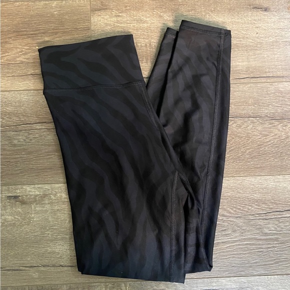 SAVVI Abstract Zebra Print High Waisted Leggings - Picture 3 of 4